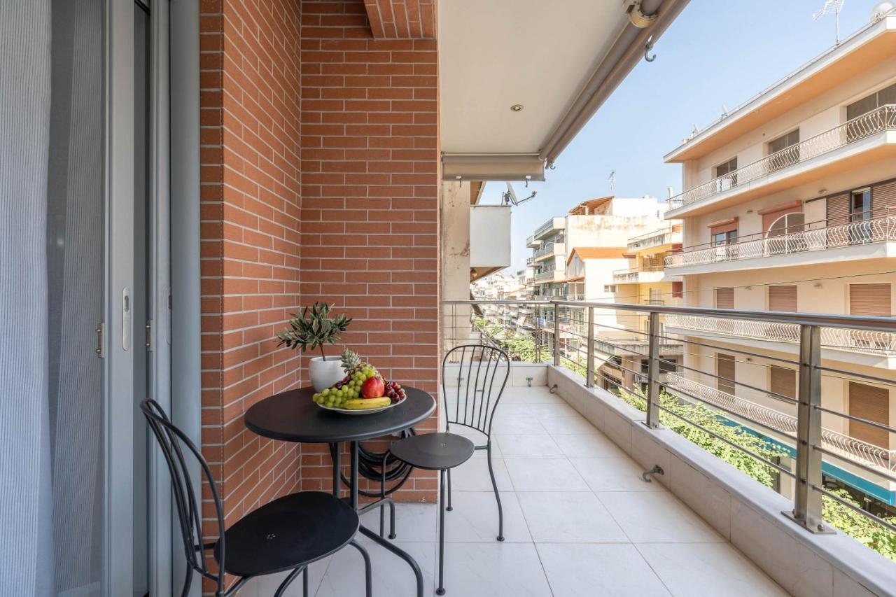 Byron Luxury Apartments Aigio Exterior photo