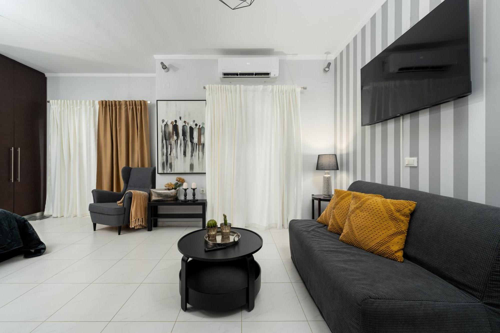 Byron Luxury Apartments Aigio Exterior photo